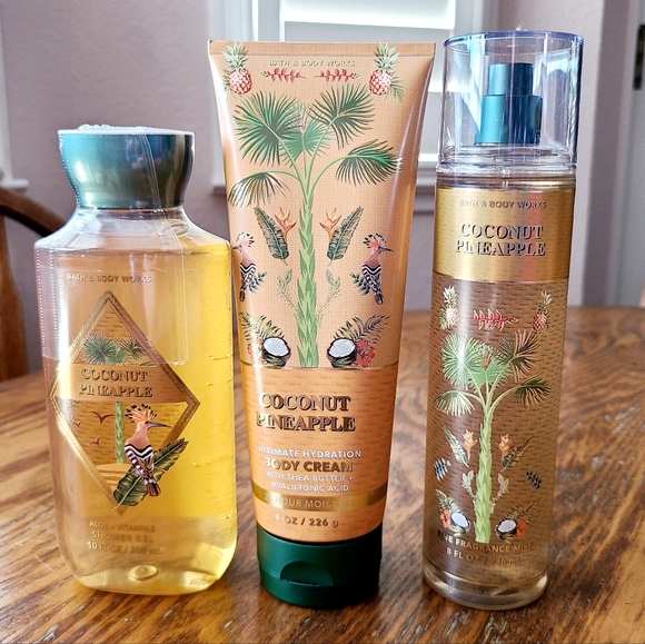 🥥🍍🛁🧴NWT‼️ Bath & Body Works "Coconut Pineapple" 3-pc Set •New Fragrance• - Picture 1 of 10